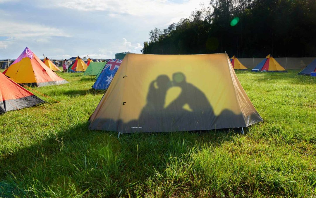 couple kissing in tent